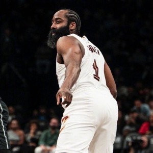 半岛体育官网-轰22+9+8破纪录，哈登复出骑士赢球！奇兵3断5帽证3方交易押对宝